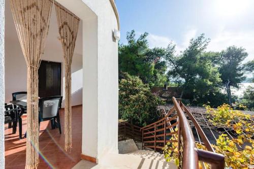 Modern apartment in Zavala, 50 m² with free parking.