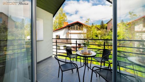 Μπαλκόνι ή βεράντα στο Wonder Home - Domki górskie na kameralnym osiedlu Karkonoska Opoka