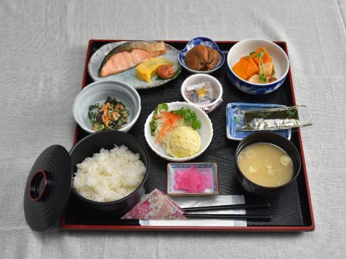ホテルの敷地内または近くでの食事または食べ物
