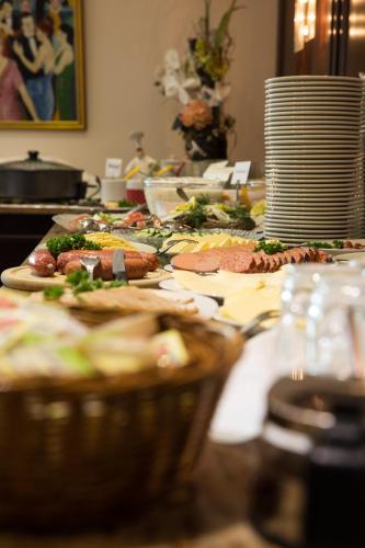 Makanan di atau berdekatan hotel