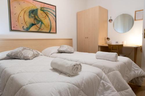 a room with two beds with towels on them at Bed & Breakfast Delle Rose in Conegliano