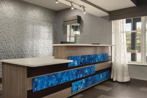 a kitchen with a counter with blue rocks at La Quinta by Wyndham Cookeville in Cookeville