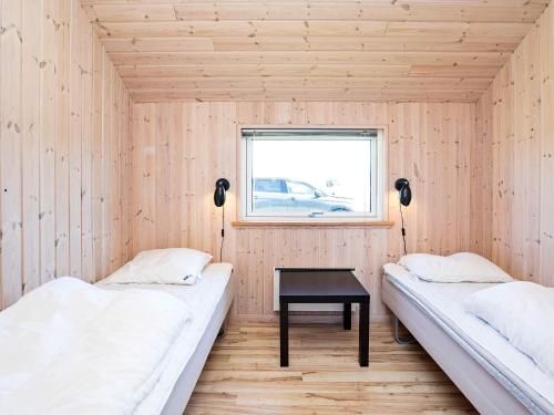 Galería fotográfica de Four-Bedroom Holiday home in Idestrup 3 en Bøtø By