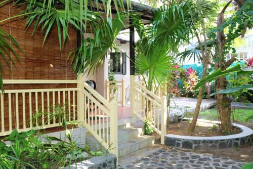 Cosy House in Blue Bay with Private Parking and Terrace