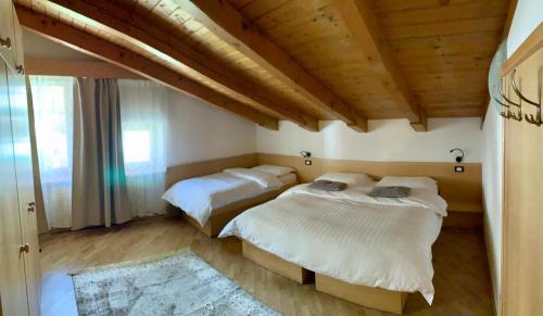 En eller flere senge i et værelse på Garnì Tobià