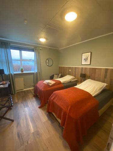 Una cama o camas en una habitación de Stóra-Mörk Guesthouse
