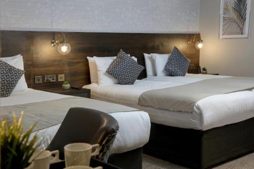 King Suite with Two King Beds - Non-Smoking