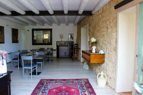a living room with a table and a rug at B&B Arco di Vino in Marano di Valpolicella