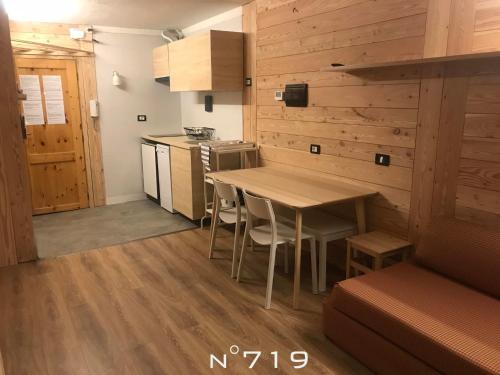 Kuchyň nebo kuchyňský kout v ubytování House Cervinia Apartments