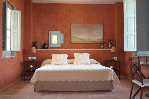 Postel nebo postele na pokoji v ubytování Hotel Boutique Moli El Canyisset