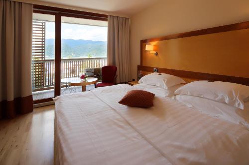 Postel nebo postele na pokoji v ubytování Hotel Lovec
