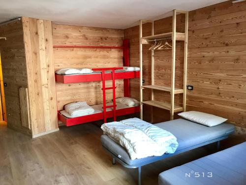 Postel nebo postele na pokoji v ubytování House Cervinia Apartments