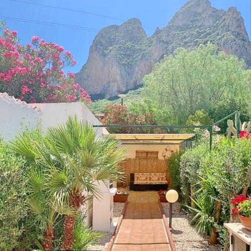 a garden with a bench and mountains in the background at Casa Mandarino in Macari