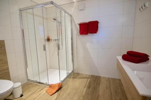 Koupelna v ubytování Element Chalets Zermatt