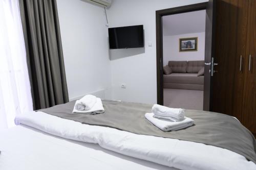 a bedroom with a bed with two towels on it at Jezero Kudrec in Smederevska Palanka