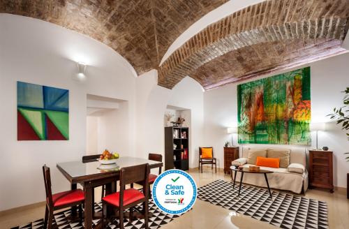 a living room with a table and a couch at Casa Becco dos Assucares, free GARAGE - Centro Histórico in Évora