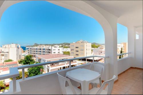 One bedroom appartement with sea view shared pool and ...