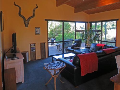 a living room with a couch and a table at Twin Waters Lodge in Collingwood