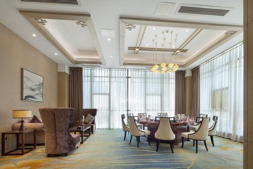 a dining room with a table and chairs at Perenc Hotel in Anshun