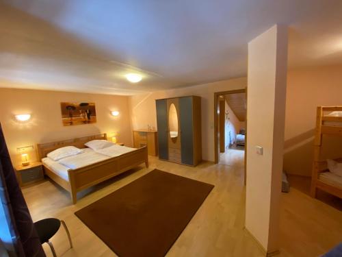 Ένα ή περισσότερα κρεβάτια σε δωμάτιο στο Ferienhaus Hirtenwiese