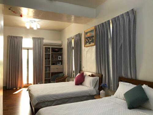 Llit o llits en una habitació de Fu Courtyard Homestay