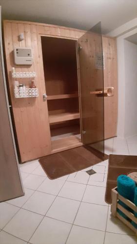 a kitchen with an open door to a refrigerator at Ferien in Sachsen in Bischofswerda