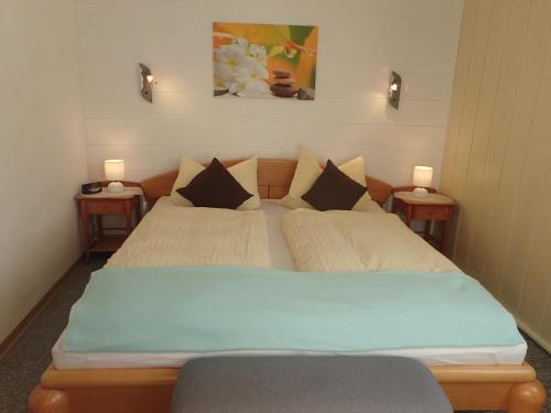 Postel nebo postele na pokoji v ubytování Gästehaus Andrea
