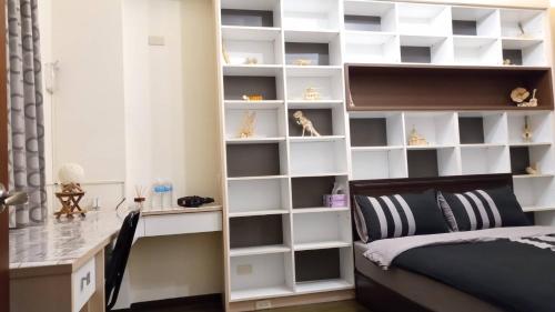 a bedroom with a bed and a book shelf at 1986 Travel Hall in Tainan