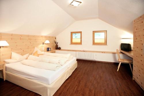 En eller flere senge i et værelse på Lutonia Appartements Sölden