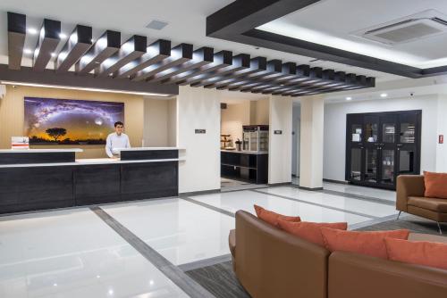 Lobbyn eller receptionsområdet på Candlewood Suites - Queretaro Juriquilla, an IHG Hotel