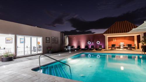 a large swimming pool in front of a building at Candlewood Suites - Queretaro Juriquilla by IHG in Querétaro
