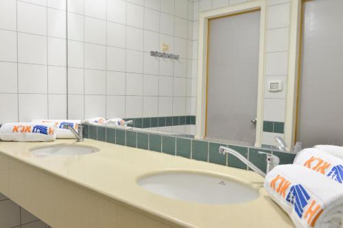 Koupelna v ubytování HI - Massada Hostel