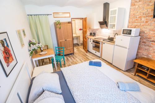 a small kitchen with a bed in a room at Škorničkův statek in Chlum u Třeboně