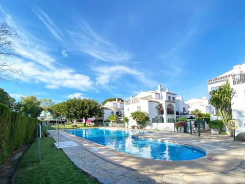 tarifa especial, sin aglomeraciones en piscina y playa, cerca de Puerto Banús