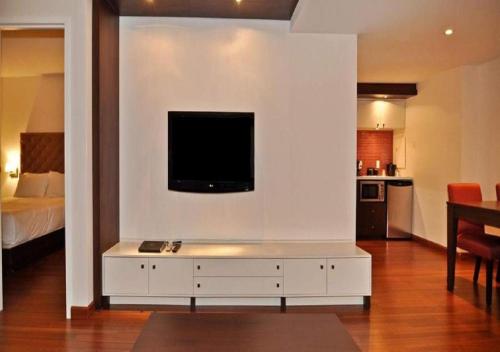 
a living room with a wooden floor and a television at Hotel Classique in Quebec City
