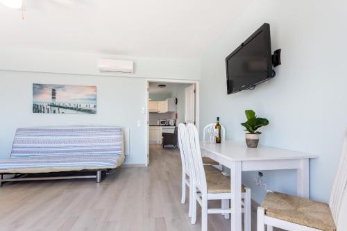 Mariners (2) - Bright and stylish apartment - walk to the beach
