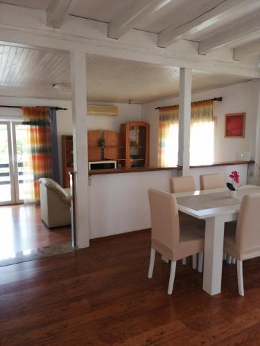 Kuchyň nebo kuchyňský kout v ubytování Apartman Sunce