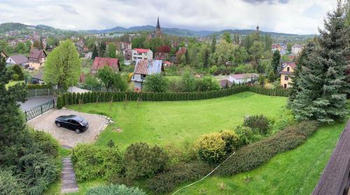 a black car parked in a yard with a green lawn at DOM KKK in Rabka