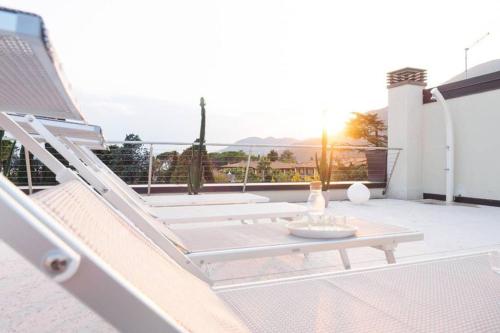 a balcony with a table and a view of the ocean at Luna27 in Toscolano Maderno