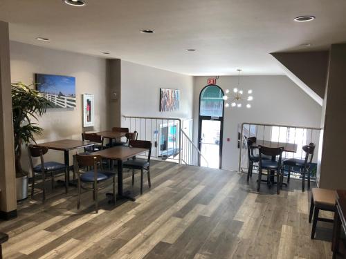 a restaurant with tables and chairs in a room at DuPont Suites - Louisville in Louisville