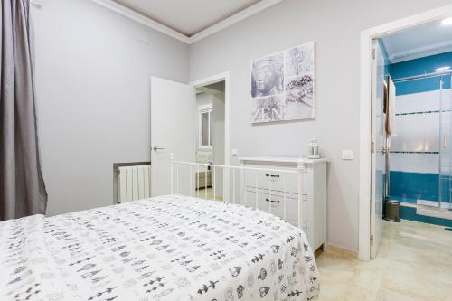 A bathroom at Boutique Apartments in the Heart of Madrid