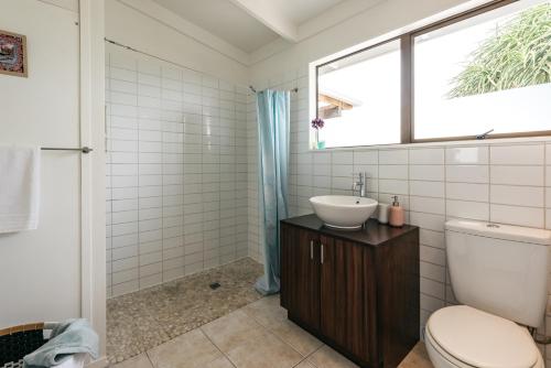 ห้องน้ำของ Sol Spa Oasis - Surfdale Holiday Home