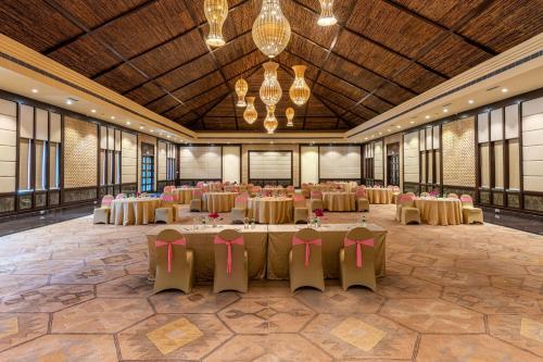 Restaurace v ubytování The Ananta Udaipur