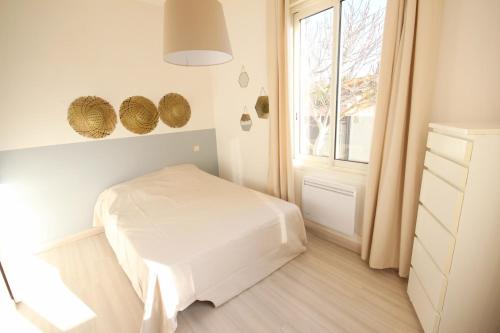 Postel nebo postele na pokoji v ubytování Adorable maison de vacances plain pied au coeur de la station et proche des plages 4 chambres, jardin, WIFI, LXDUNE1