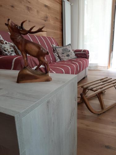 A seating area at Suite Chalet