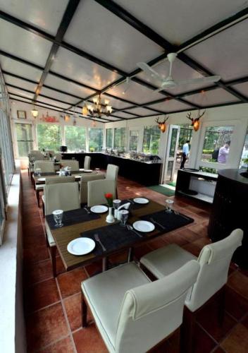 Posezení v ubytování Kasauli Hills Resort