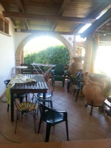 Studio with enclosed garden and wifi at Petrosa 5 km away from the beach