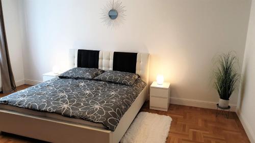 a bedroom with a bed and a lamp and a plant at Wonderful 2-Bedroom Belvedere Apartment in Vienna