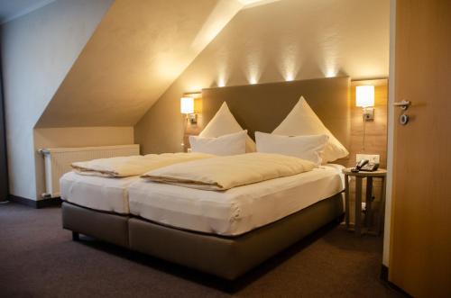 Postel nebo postele na pokoji v ubytování Hotel Morjan