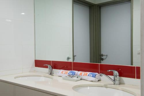 a bathroom with two sinks and two mirrors at HI - Akko Knights Hostel in Acre